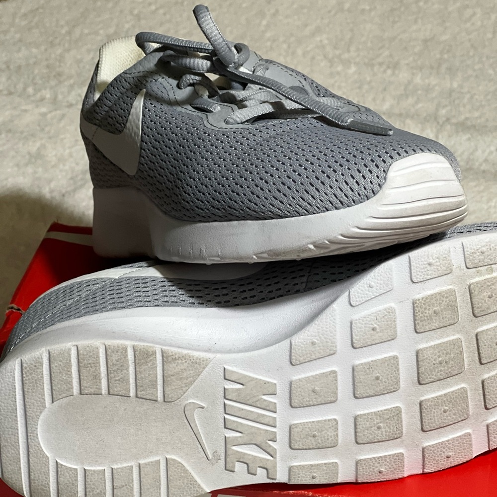 Women Nike trainer tennis